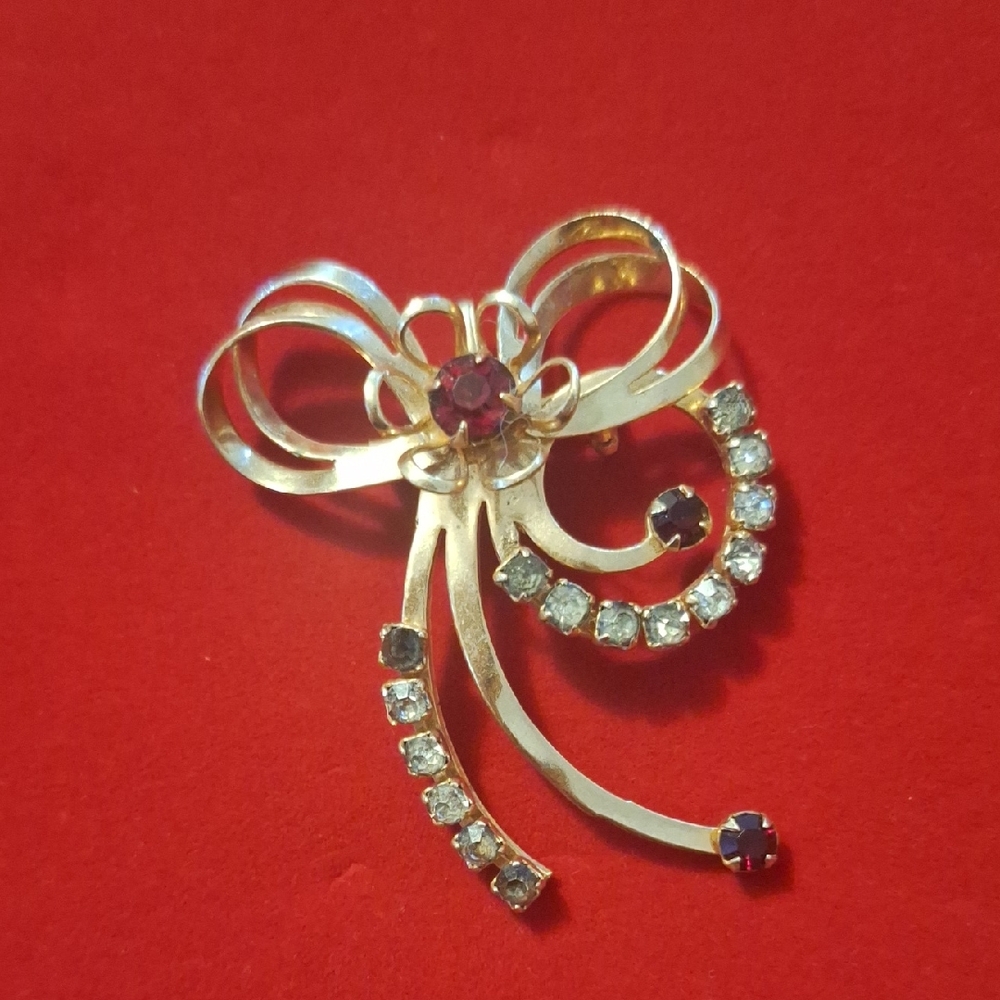 Elegant Gold and Red Bow Brooch